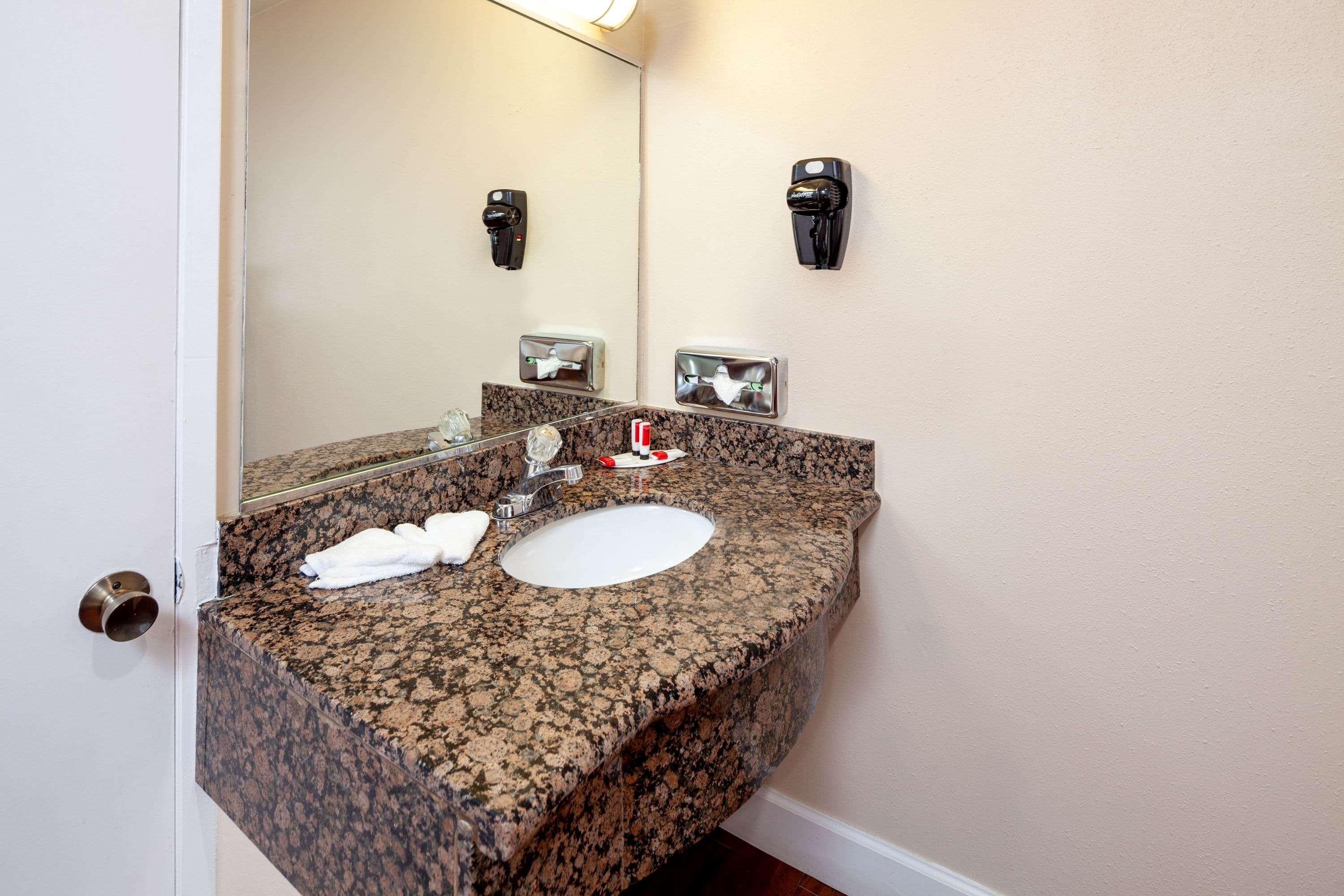 Travelodge By Wyndham Harbor City Los Angeles Bagian luar foto