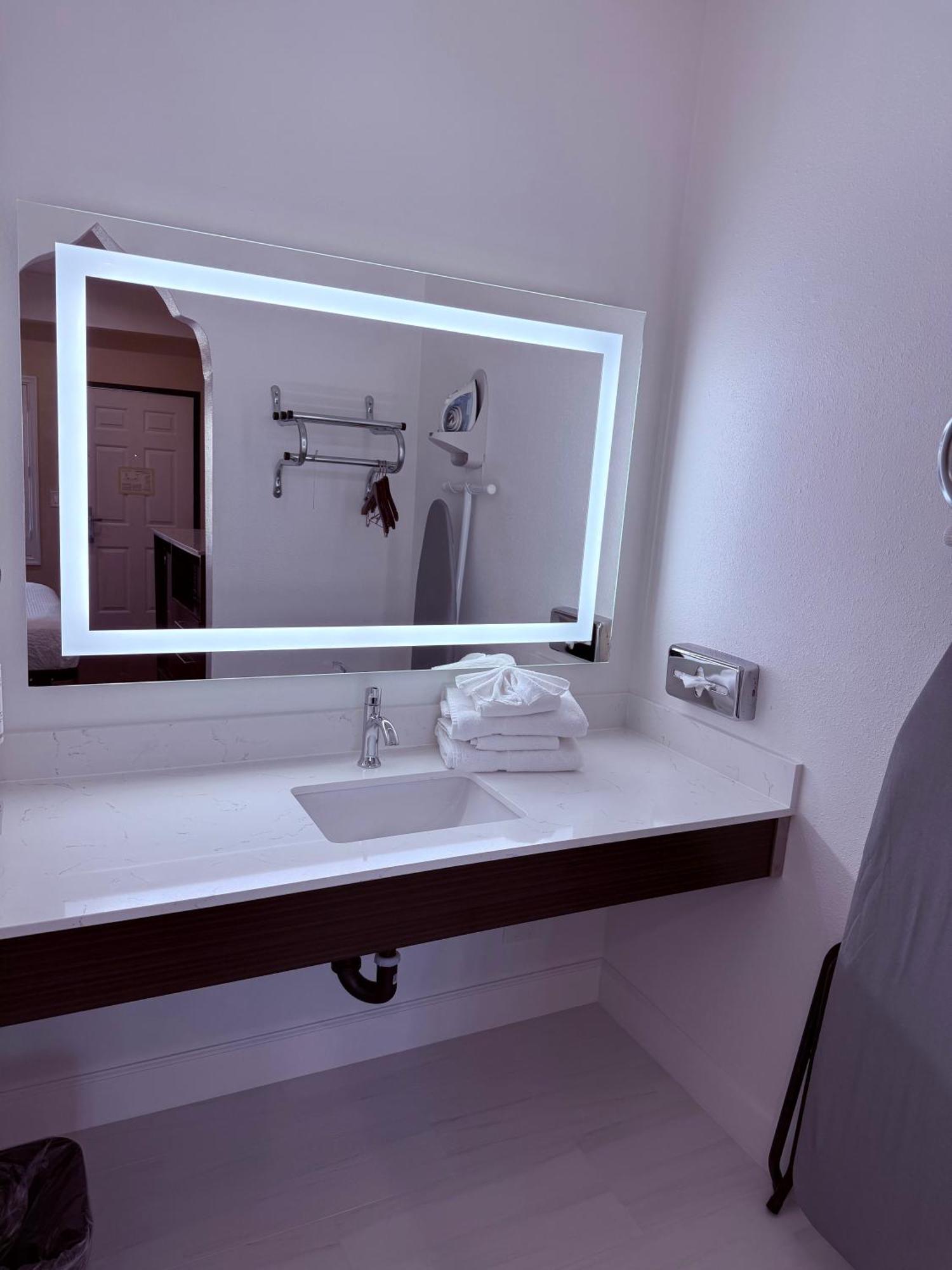 Travelodge By Wyndham Harbor City Los Angeles Bagian luar foto